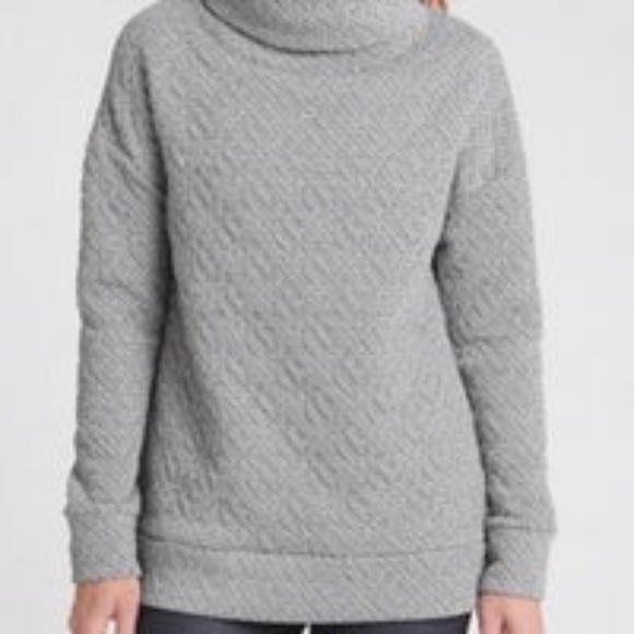 gap quilted sweatshirt